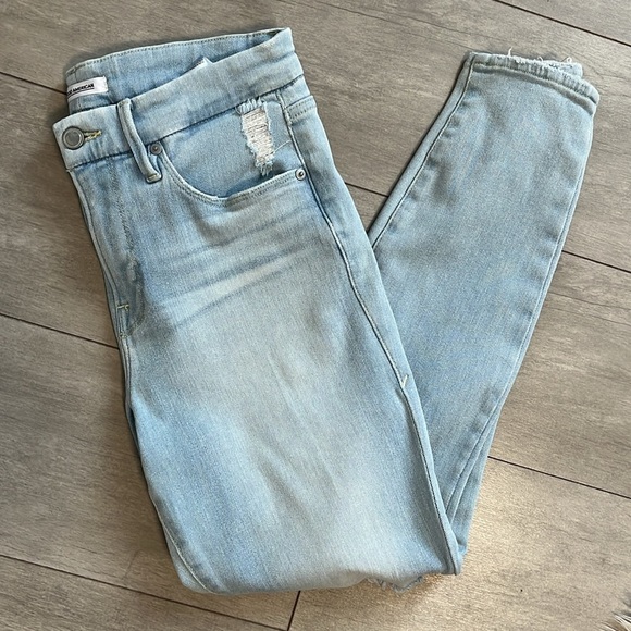 GOOD AMERICAN Light Blue Denim Skinny Distressed Jeans, Size 10/30 - Picture 7 of 15
